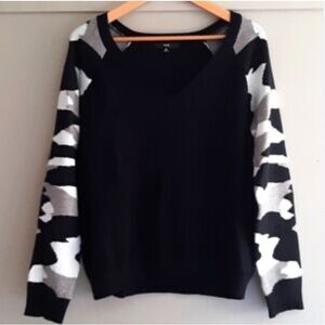 Fate Black V-Neck Sweater Camouflage  Print Sleeves S